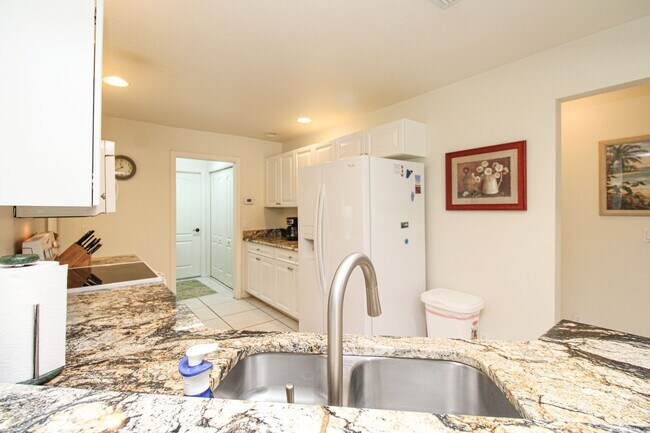 Building Photo - ** 4 BED-3 BATH PRIVATE SINGLE FAMILY POOL...