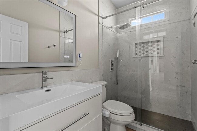 Building Photo - 3030 Northcliff Dr