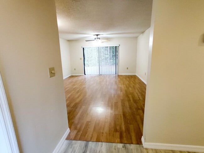 Building Photo - 117 Crown Point Cir