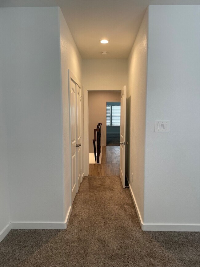 Building Photo - 5314 Longmeadow St