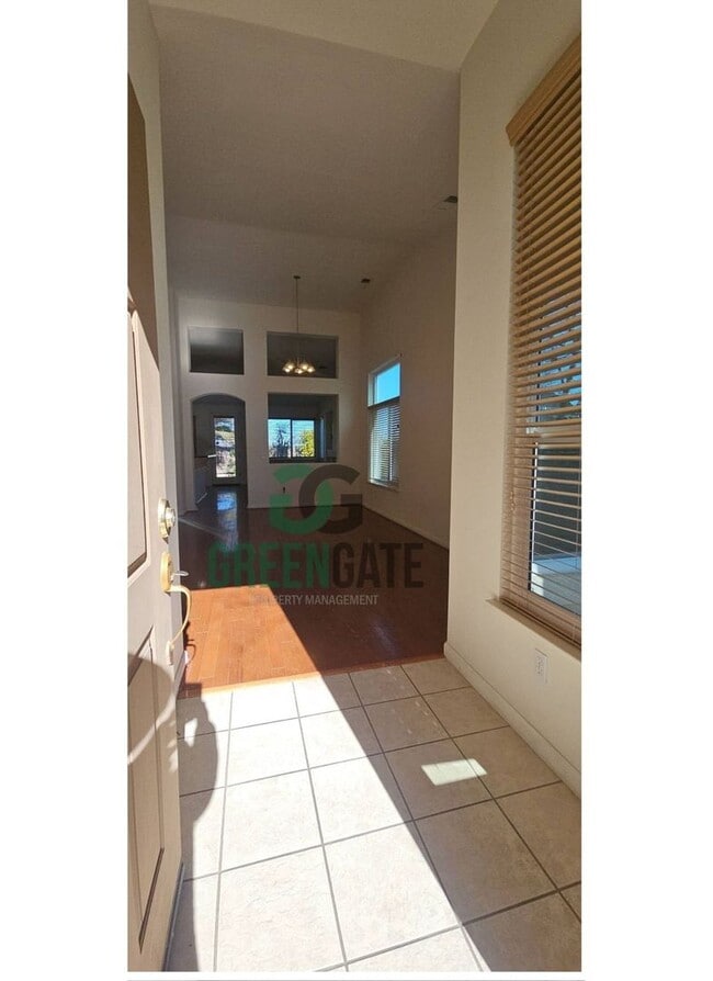 Building Photo - Available Now! 3 Bedroom 2 Bath Spacious Home in Tracy!!