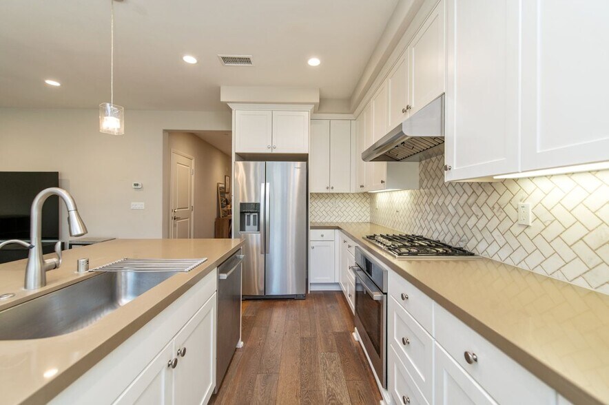 Building Photo - 135 Okra