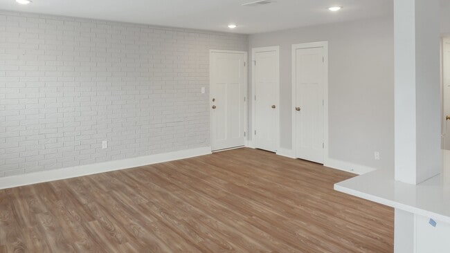 Building Photo - 300 W Pleasure Ave