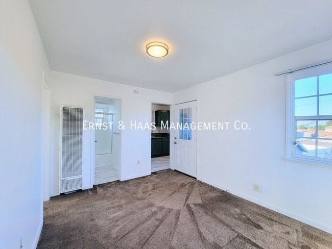 Building Photo - 244 1/2 E. 56th St.-