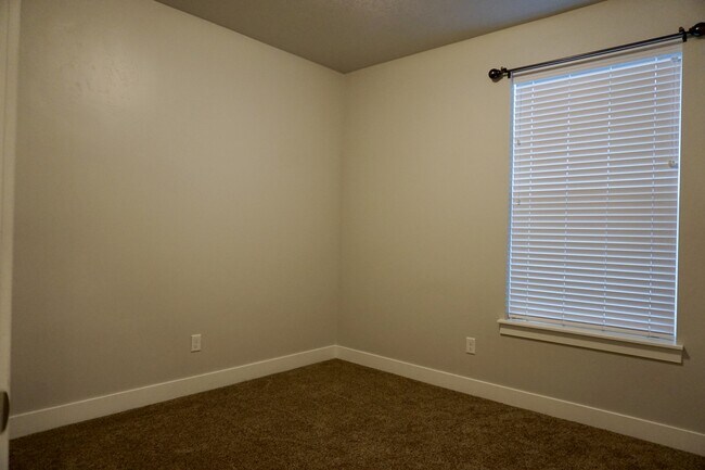 Building Photo - 14659 Bloom Dr