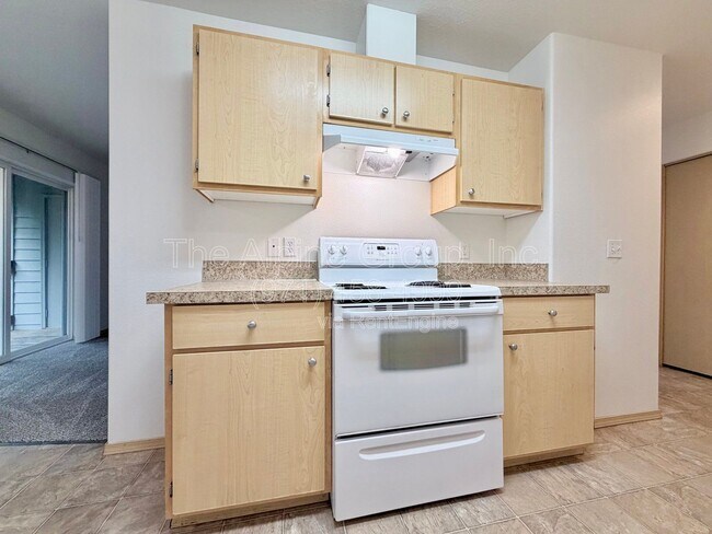 Building Photo - 10020 SW 125th Ave