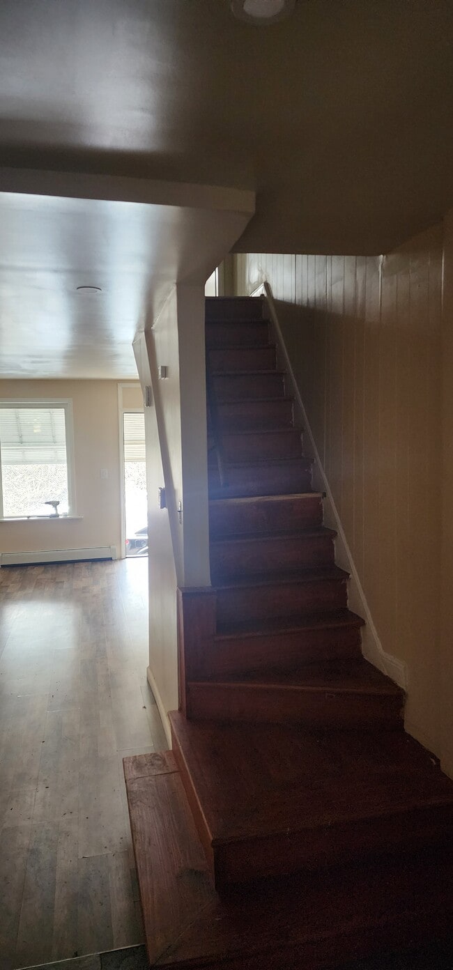 Building Photo - 639 Clinton St