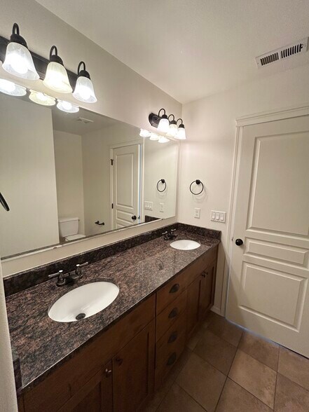 Building Photo - 8896 W Shoup Dr