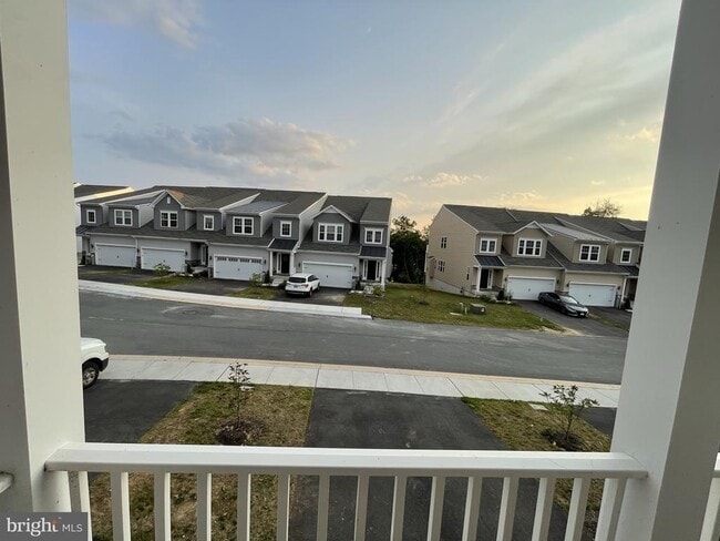 Building Photo - 113 Trails Way