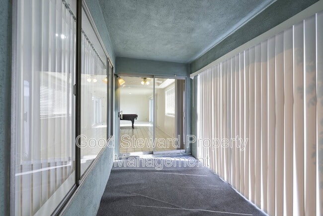 Building Photo - 5111 Roxborough Dr