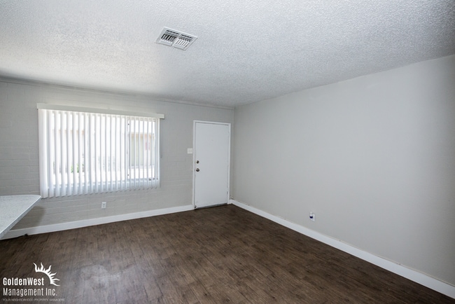 Building Photo - Charming 1Bdm 1Ba Apartment in Central Las Vegas - MI Special
