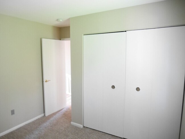Building Photo - Columbia Contemporary Charmer in a Prime L...