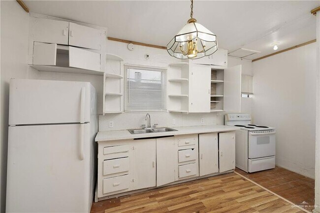 Building Photo - 221 W 14th St