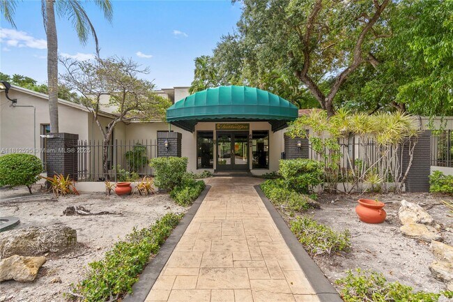Building Photo - 6886 N Kendall Dr