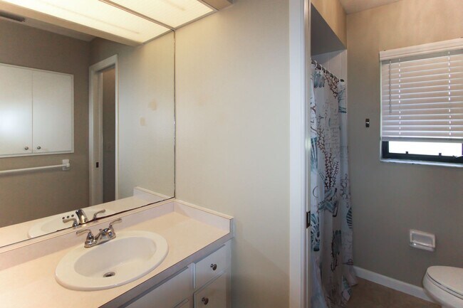 Building Photo - South Venice Annual Home for Rent