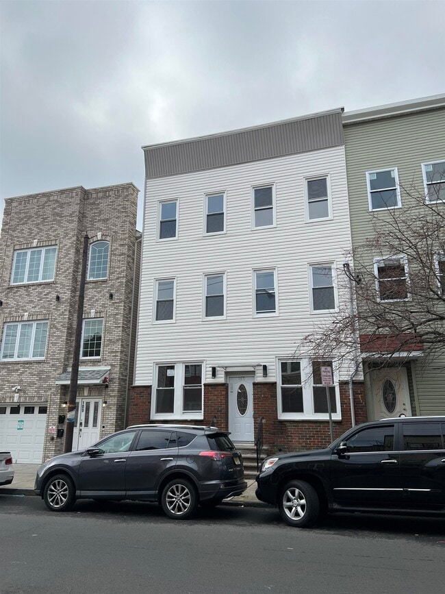 Building Photo - 107 Magazine St