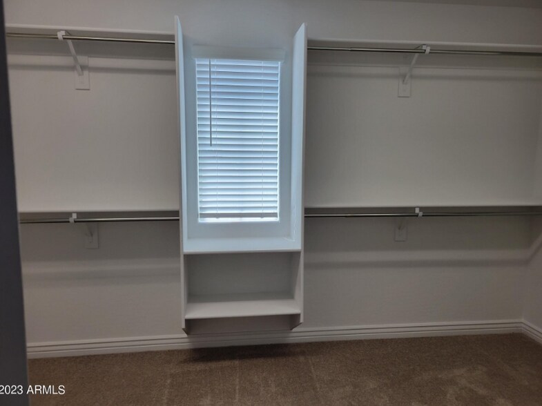 Building Photo - 10945 E Thunderbolt Ave