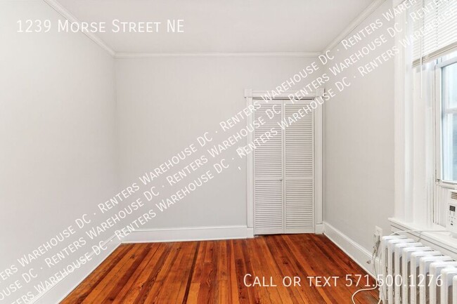 Building Photo - Charming 2-level 3Bd/1.5Bth TH W/Parking! ...