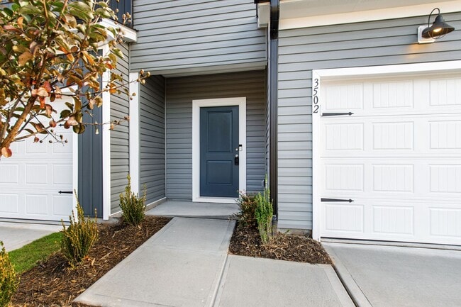 Building Photo - Modern 3-Bedroom Townhome in Solana, Durham!