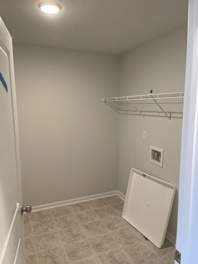 Building Photo - Stunning condo is South Murfreesboro