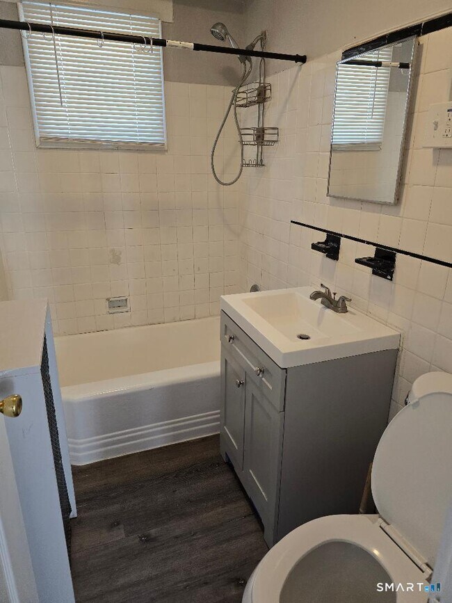 Building Photo - 154 Plaza Ave