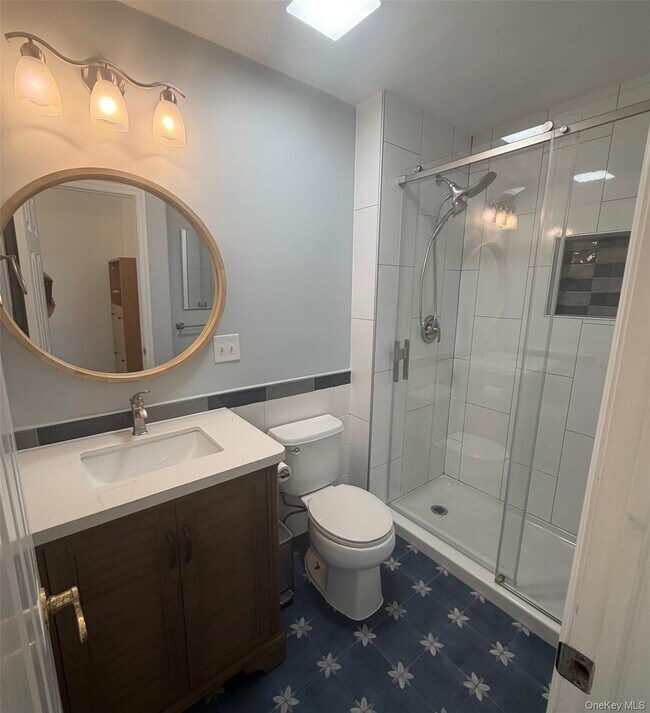 Building Photo - 70-24 Sandy Dune Way