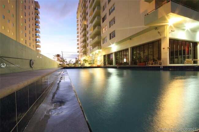 Building Photo - 9225 Collins Ave