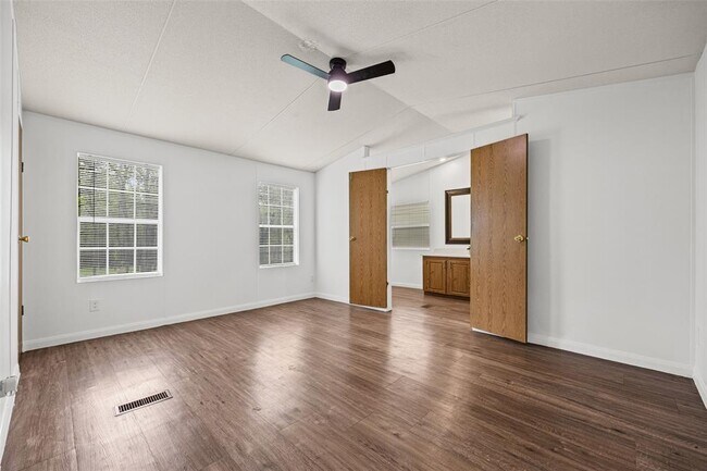 Building Photo - 184 Oak Forest Ct