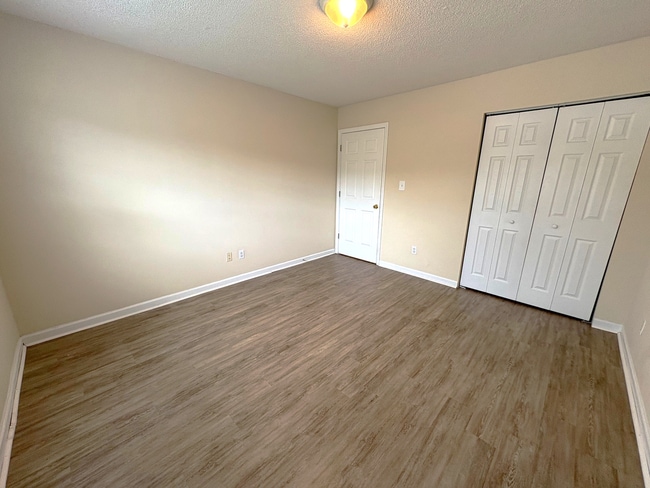 Building Photo - This spacious 2-bedroom, 2-bathroom duplex