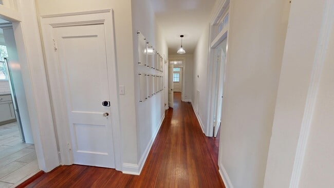 Building Photo - 345 Cloverdale Rd