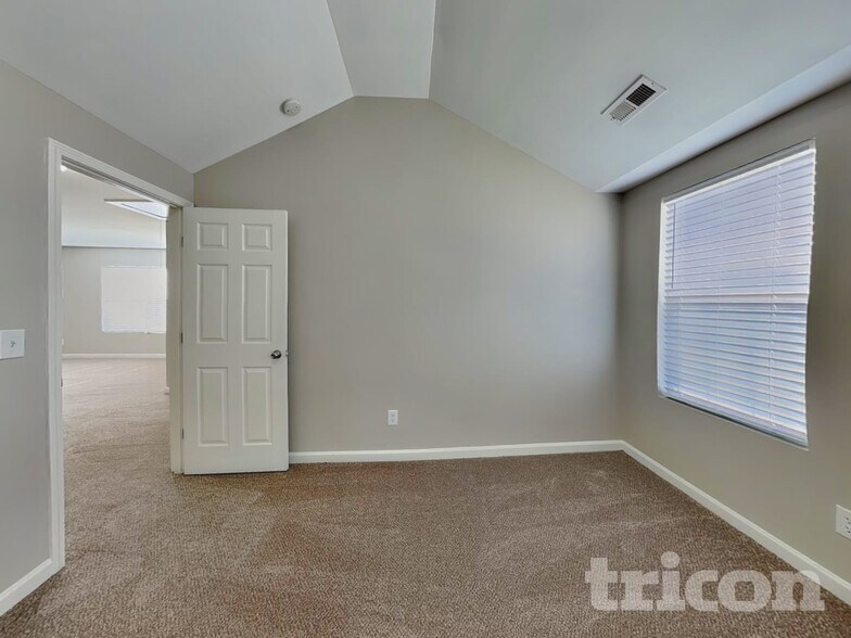 Building Photo - 1609 Extine Ln