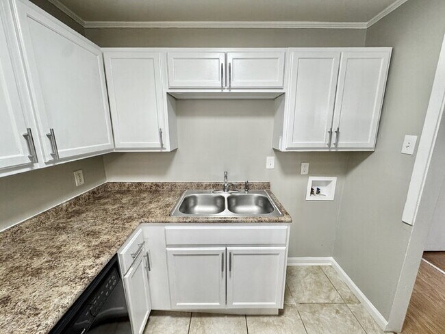 Building Photo - 4555 Willow Rd