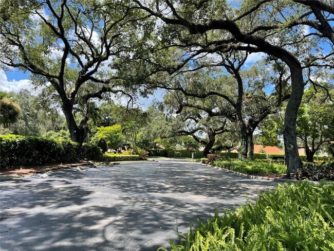 Building Photo - 1831 Sabal Palm Dr