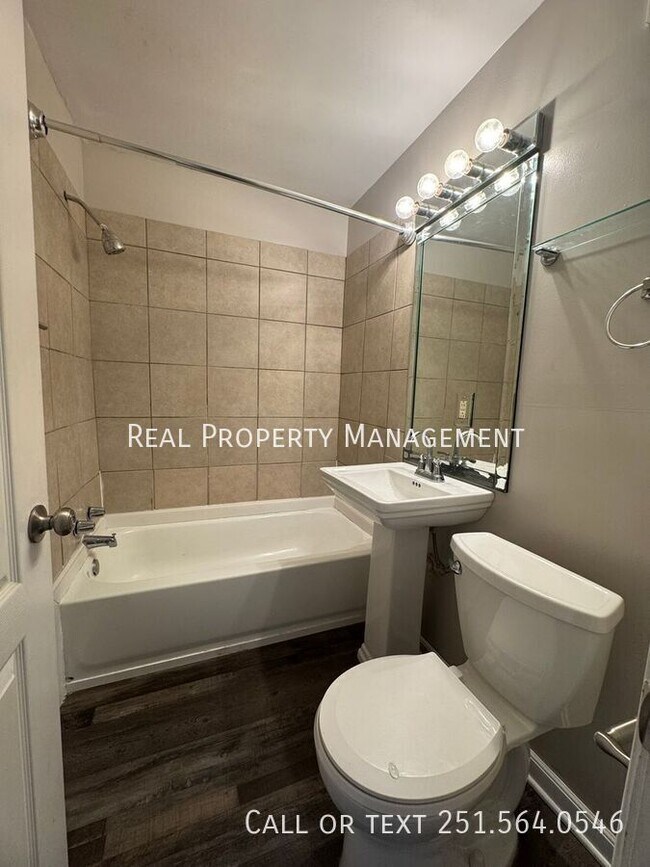 Building Photo - 207 Pinehill Dr