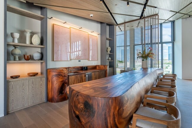 Building Photo - New Koula STUDIO