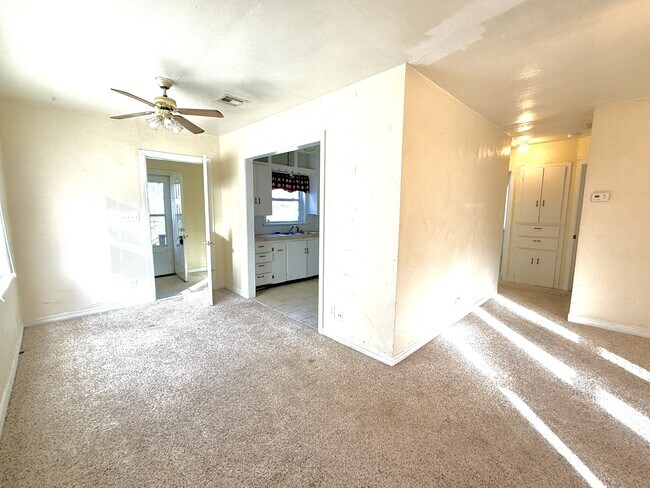 Building Photo - 709 11th Ave NW