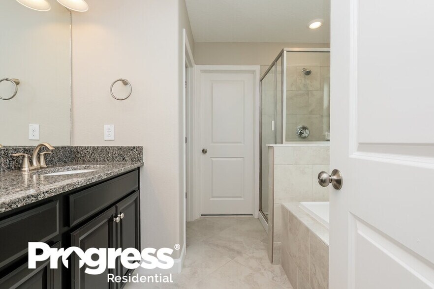 Building Photo - 9935 Ivory Dr