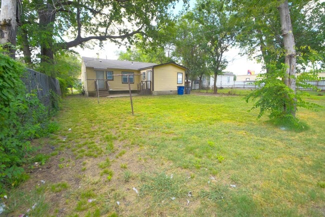 Building Photo - 6268 E Latimer St
