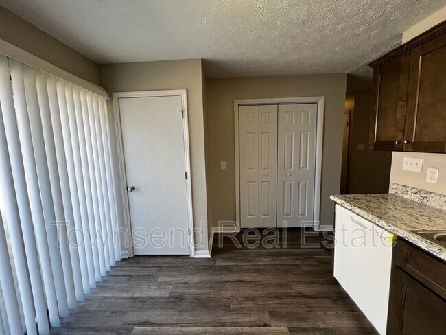 Building Photo - 1437 Ireland Dr