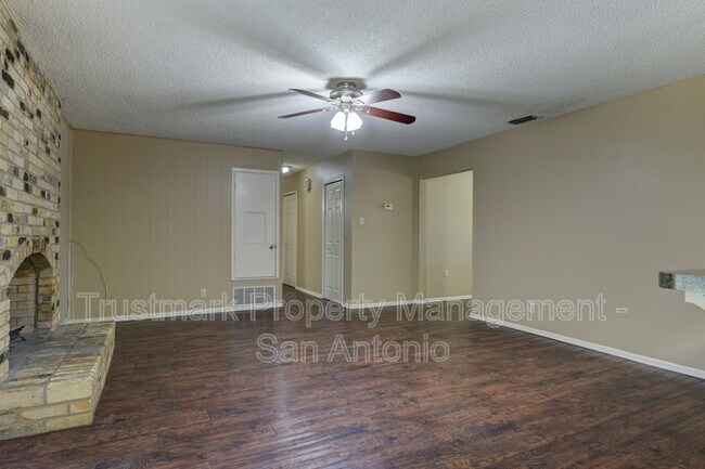 Building Photo - 112 Suncliff Dr
