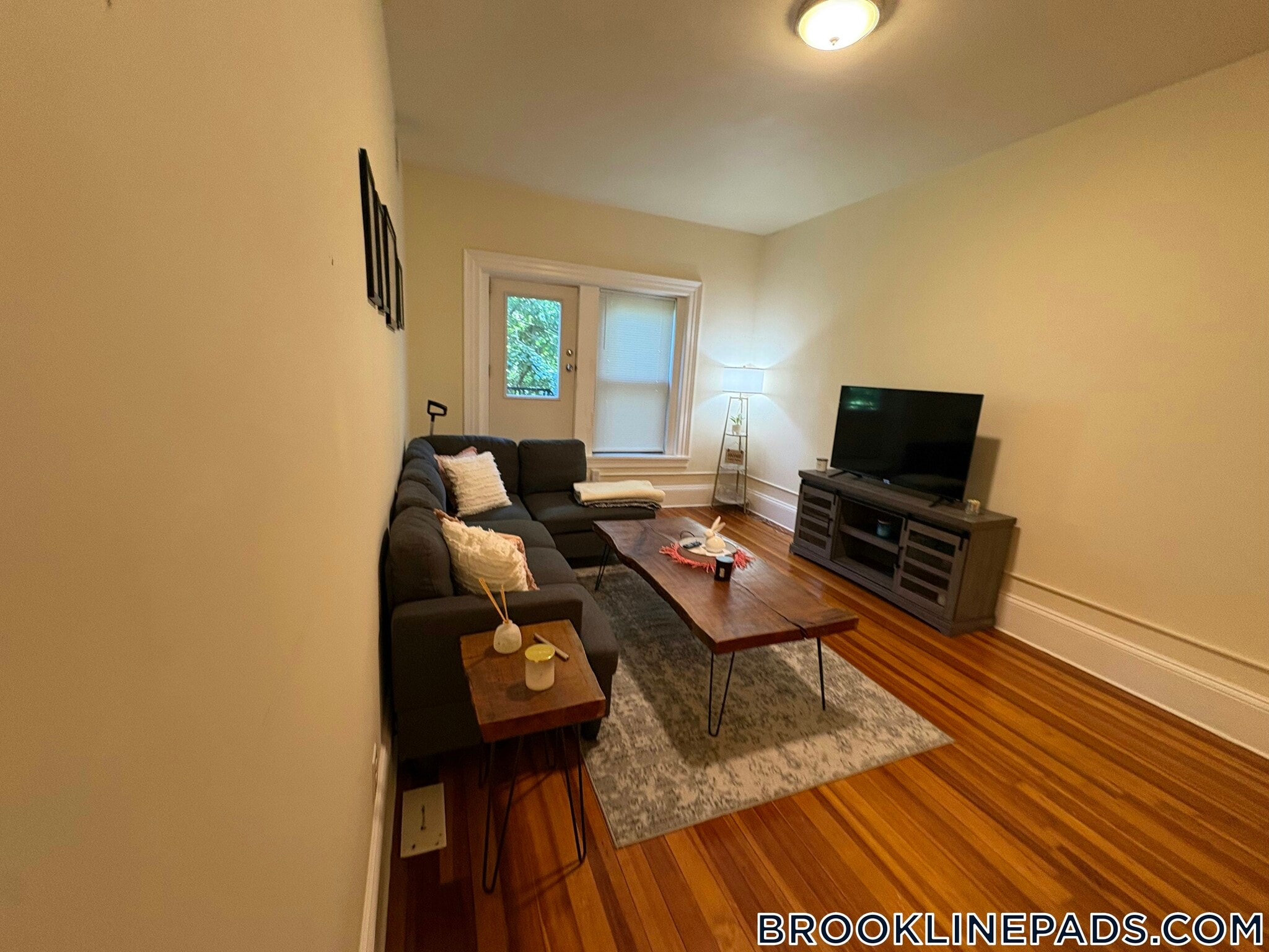 Building Photo - 1463 Beacon St