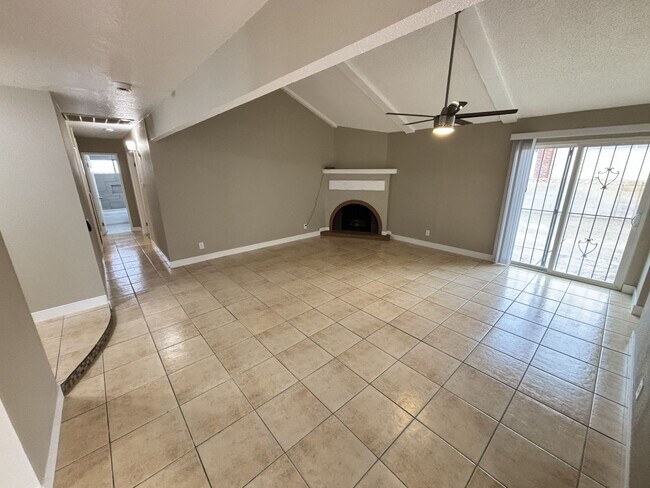 Building Photo - Newly Renovated 3bed/3Bath W/ private studio located in E. Las Vegas