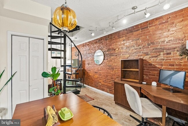 Building Photo - 1537 Marion St NW