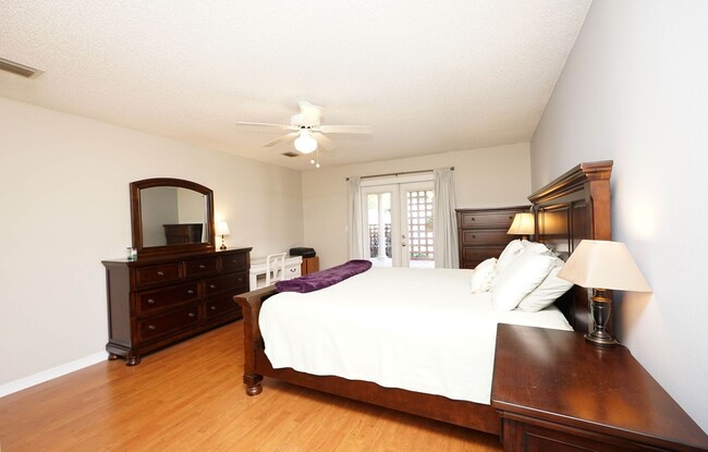Building Photo - Silver Oaks Community