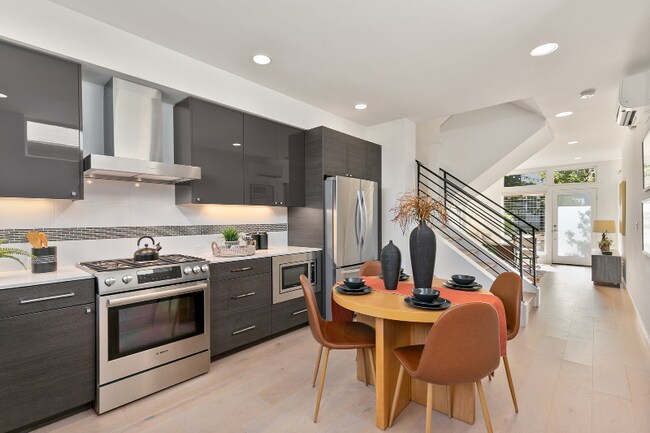 Building Photo - 114A 20th Ave