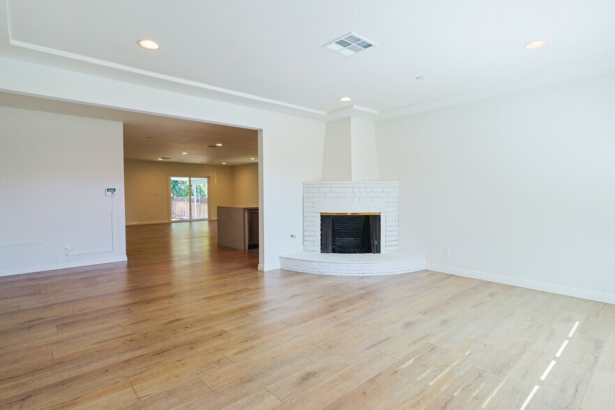 Primary Photo - 844 N Lima St