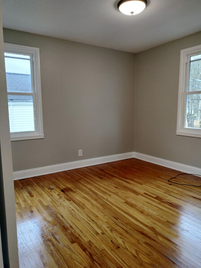 Building Photo - 211 Ellen Dr