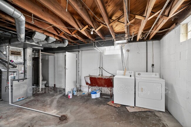 Building Photo - 715 E 60th St