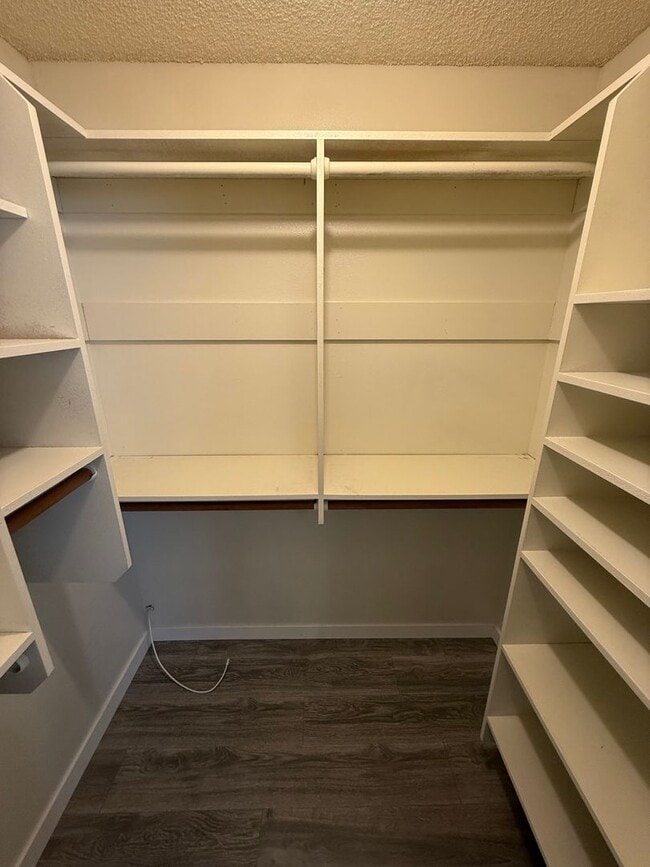 Building Photo - Spacious 4-Bedroom Home in Northeast Bakersfield