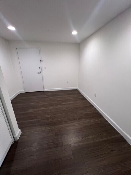 Building Photo - 1516 NW 1st Ave